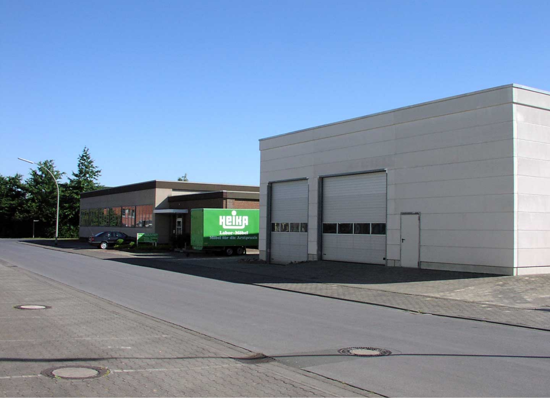 Über uns HEIKA Labor und Praxismöbel