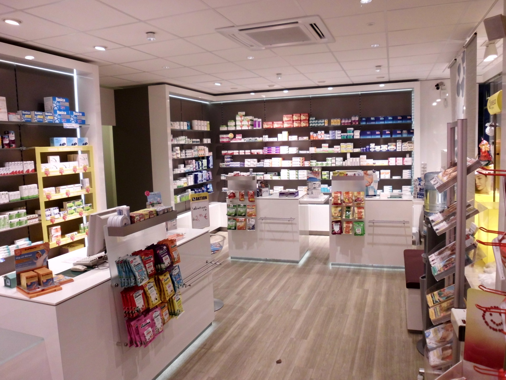 Hochwertige Möbel für Apotheken 01