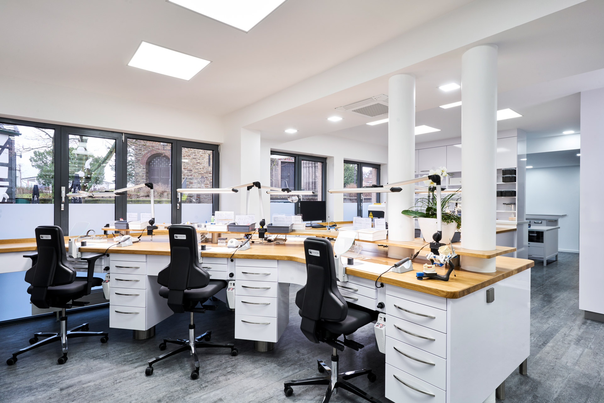 Möbel moderne Laborausstattung 01